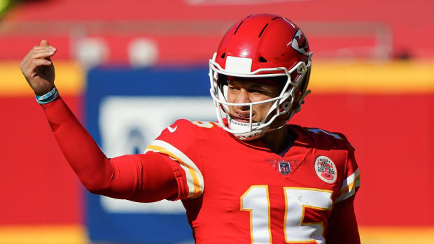 Nov 1, 2020; Kansas City, Missouri, USA; Kansas City Chiefs quarterback Patrick Mahomes (15) signals to a teammate during the first half against the New York Jets at Arrowhead Stadium. Mandatory Credit: Jay Biggerstaff-USA TODAY Sports
